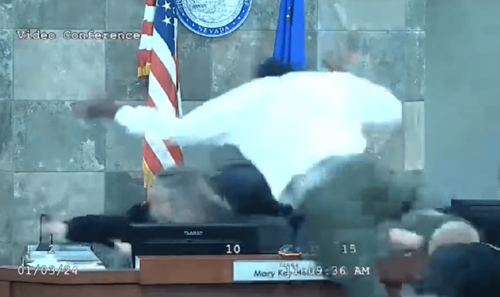 Convicted Felon Jumps over Bench to Attack a Judge in Las Vegas