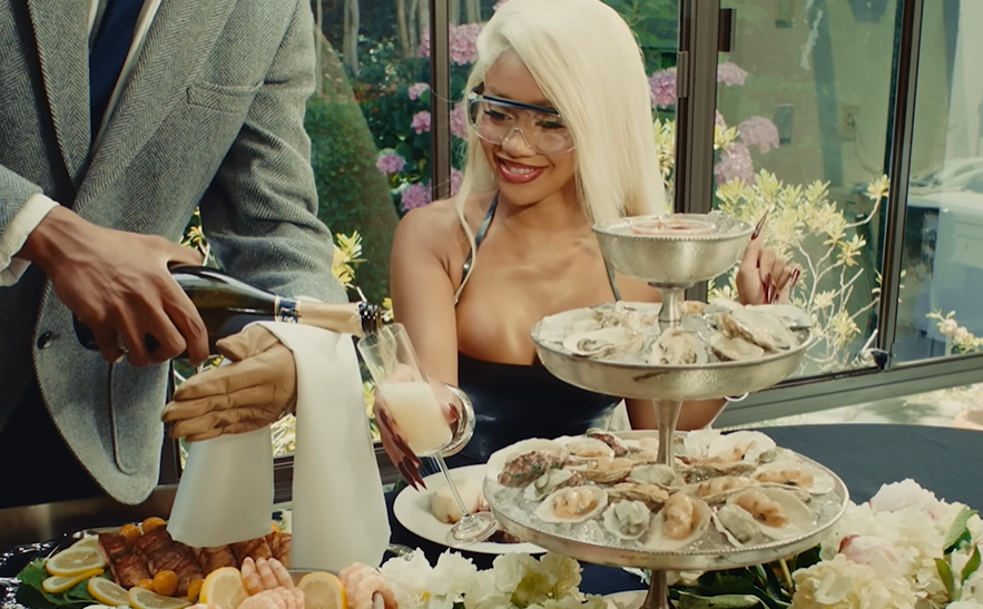 Saweetie - Boffum music video